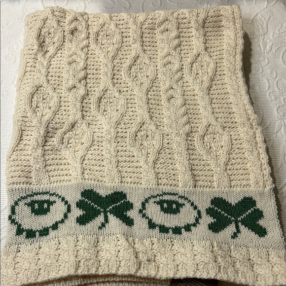 Aran Sweater Company Baby Blanket merino Wool Cozy Cream Cable Knit Throw. NWT - Picture 2 of 12